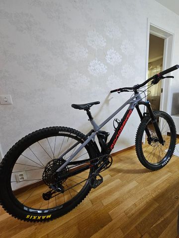 Gebrauchtes Mondraker FOXY 2022 2022 Mountainbike, Hellgrau, 29 — Bild 1 von 8