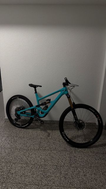 Tweedehands YT Industries Capra CORE 4 MX 2022 2022 Mountainbike — afbeelding 1 van 11