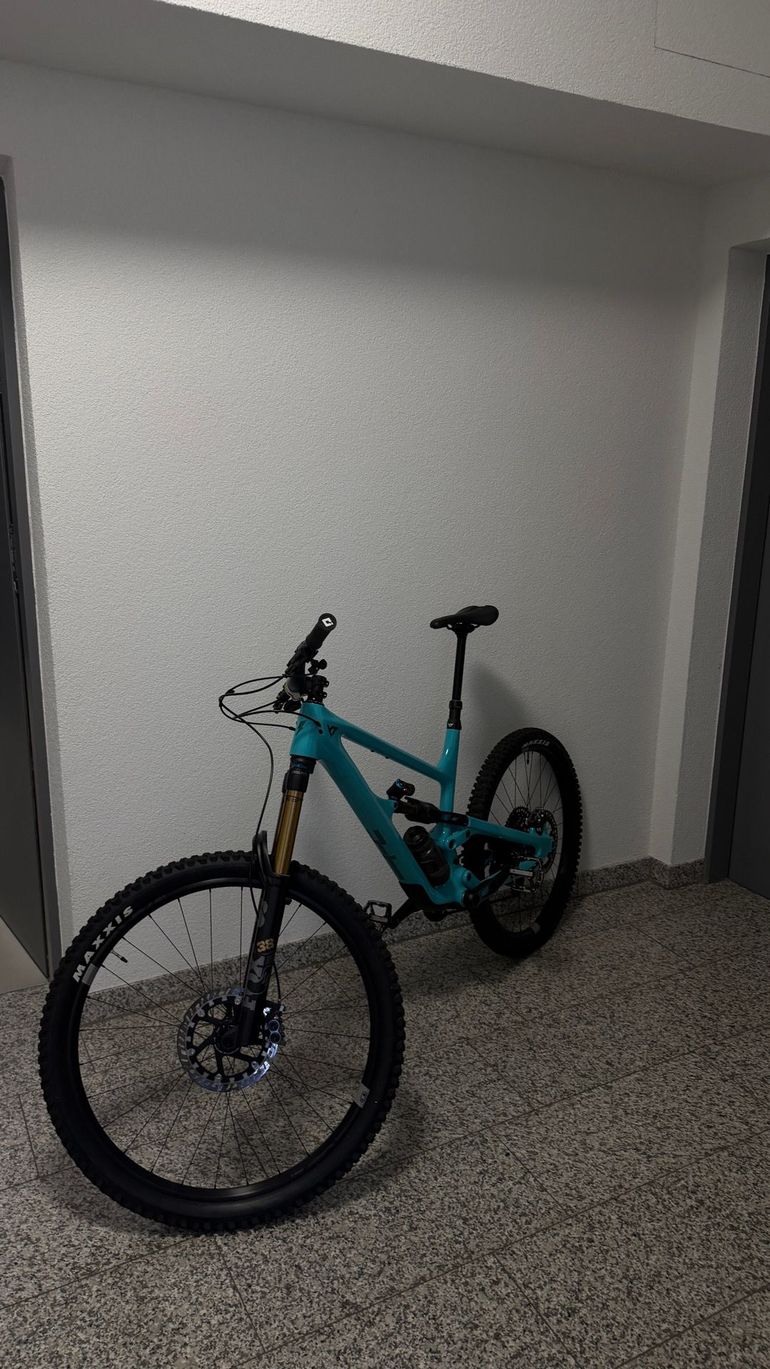 Tweedehands YT Industries Capra CORE 4 MX 2022 2022 Mountainbike — afbeelding 2 van 11