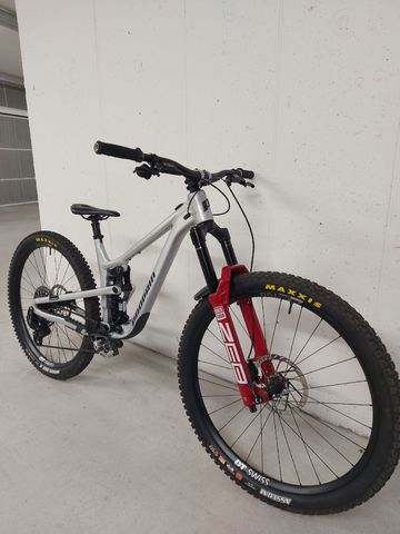 Propain Tyee AL 6.1 2026 Mountainbike usato, Grigio chiaro — immagine 9 di 10