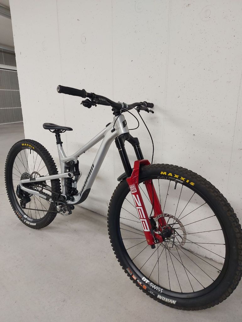Propain Tyee AL 6.1 2026 Mountainbike usato, Grigio chiaro — immagine 9 di 10