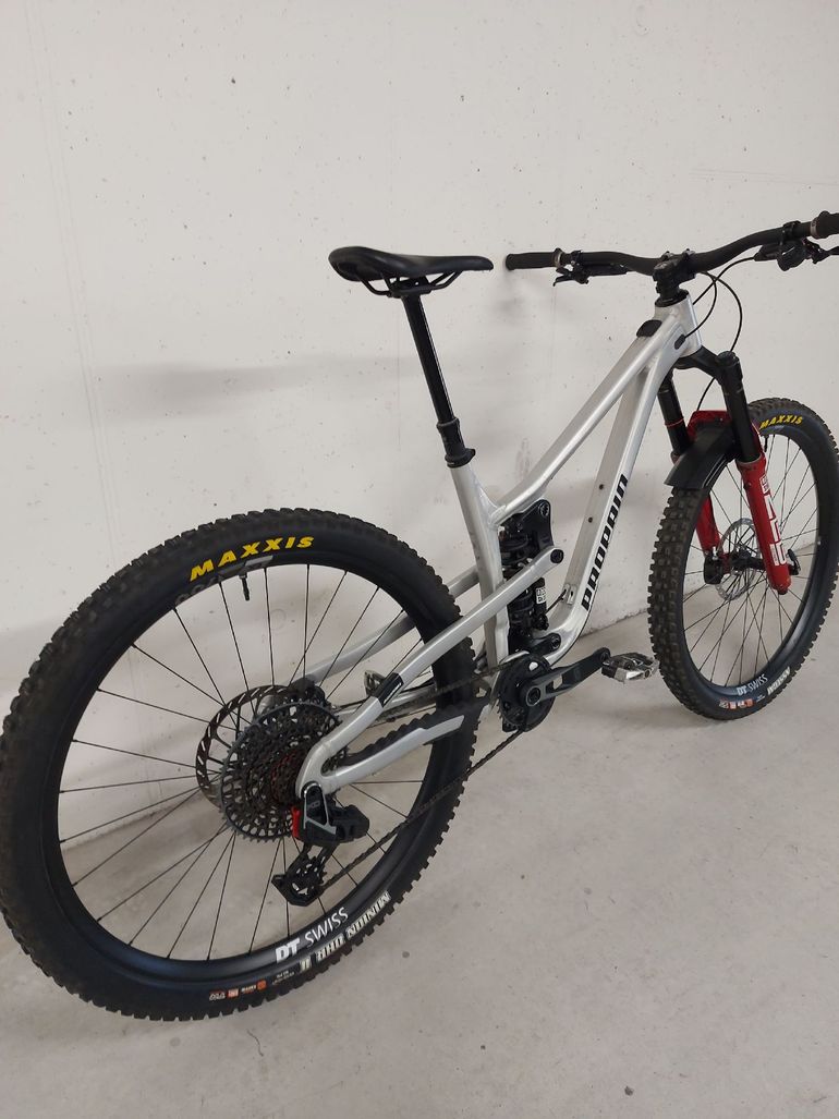 Propain Tyee AL 6.1 2026 Mountainbike usato, Grigio chiaro — immagine 10 di 10