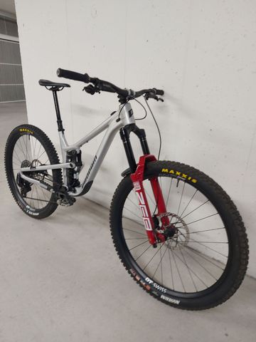Propain Tyee AL 6.1 2026 Mountainbike usato, Grigio chiaro — immagine 1 di 10