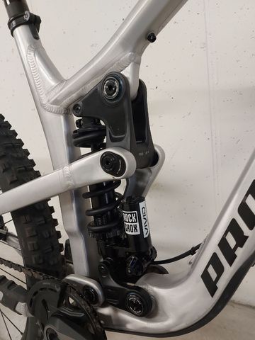 Propain Tyee AL 6.1 2026 Mountainbike usato, Grigio chiaro — immagine 4 di 10