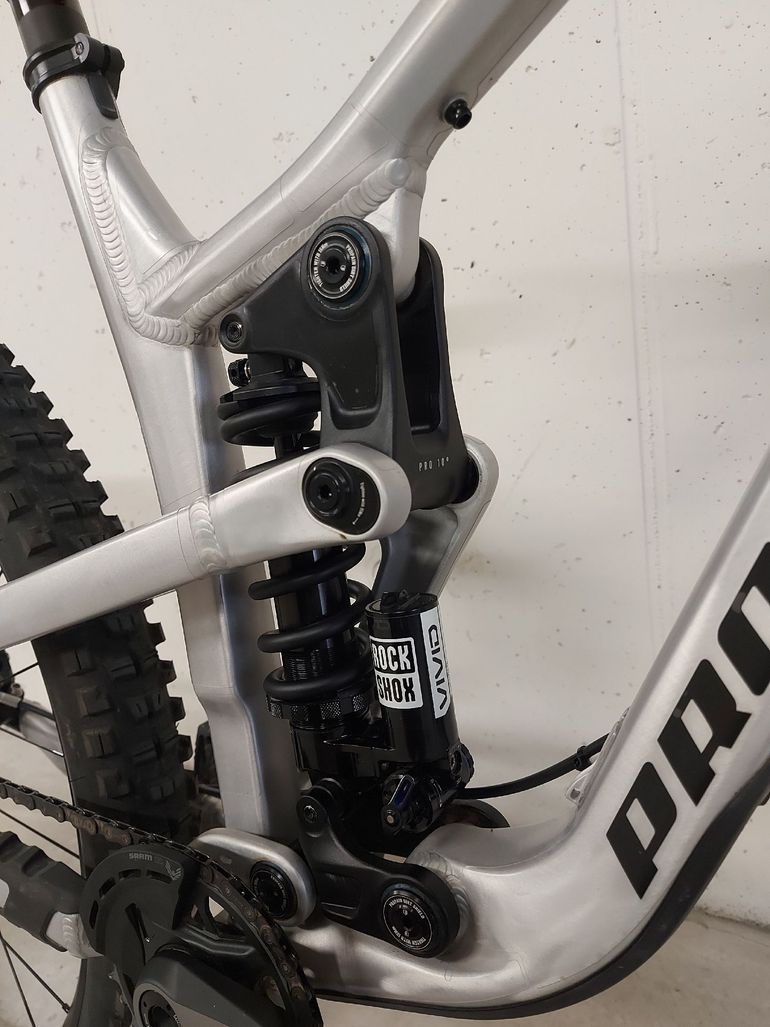 Propain Tyee AL 6.1 2026 Mountainbike usato, Grigio chiaro — immagine 4 di 10