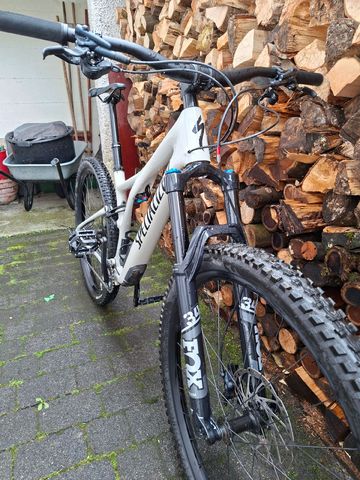 Used Specialized Stumpjumper Comp 2021 2021 Mountainbike, White, 29 — image 1 of 7