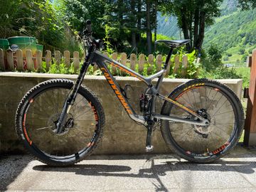 Použité Cannondale Trigger Carbon 2 2017 2017 Mountainbike — obrázek 2 z 18