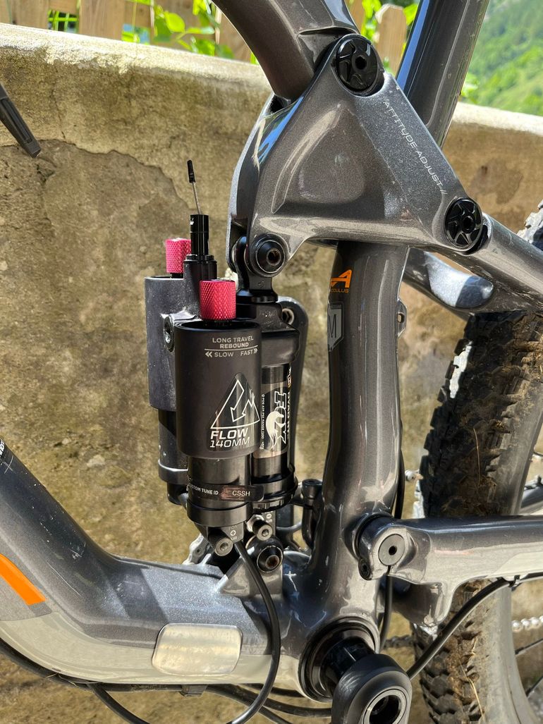 Použité Cannondale Trigger Carbon 2 2017 2017 Mountainbike — obrázek 16 z 18