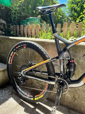 Použité Cannondale Trigger Carbon 2 2017 2017 Mountainbike — obrázek 3 z 18