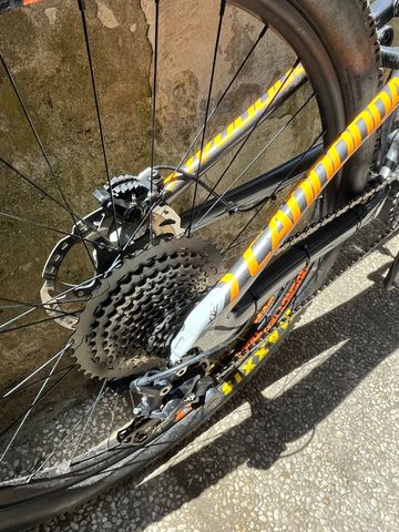 Použité Cannondale Trigger Carbon 2 2017 2017 Mountainbike — obrázek 7 z 18