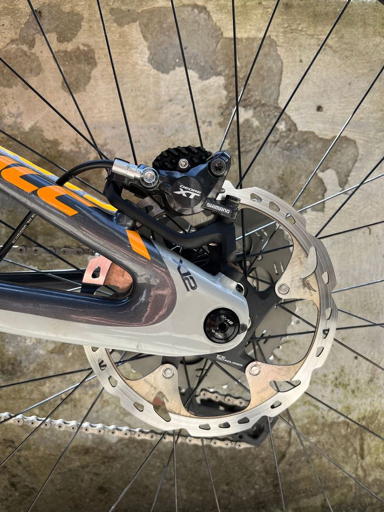 Použité Cannondale Trigger Carbon 2 2017 2017 Mountainbike — obrázek 15 z 18