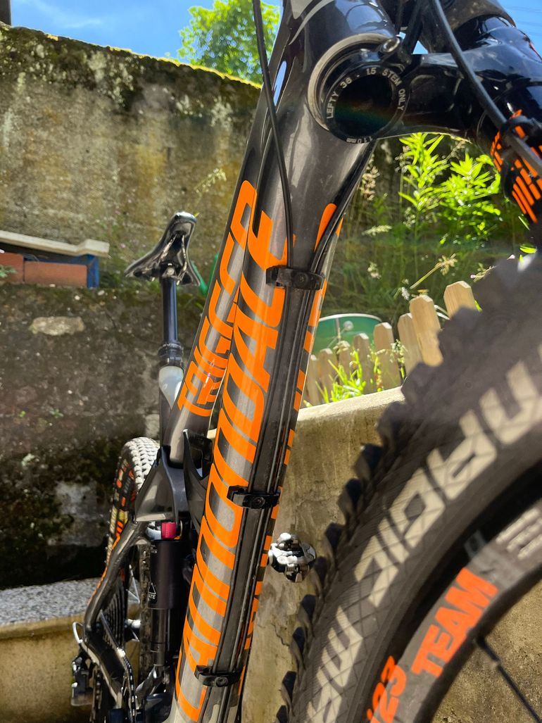 Použité Cannondale Trigger Carbon 2 2017 2017 Mountainbike — obrázek 5 z 18