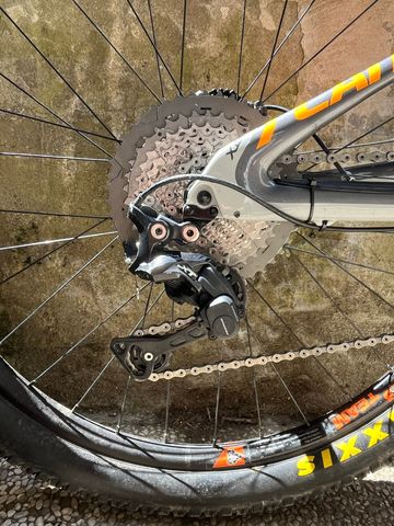 Použité Cannondale Trigger Carbon 2 2017 2017 Mountainbike — obrázek 10 z 18