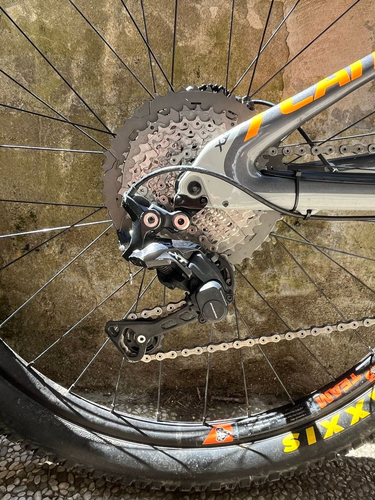 Použité Cannondale Trigger Carbon 2 2017 2017 Mountainbike — obrázek 10 z 18