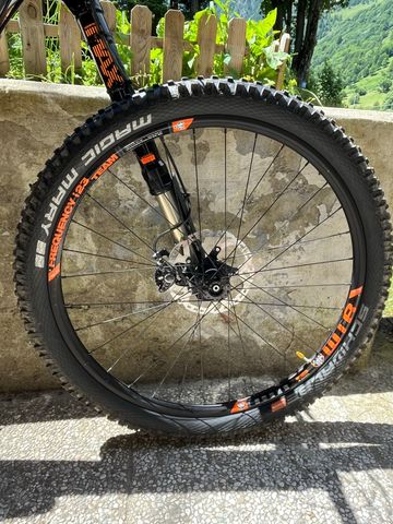 Použité Cannondale Trigger Carbon 2 2017 2017 Mountainbike — obrázek 9 z 18