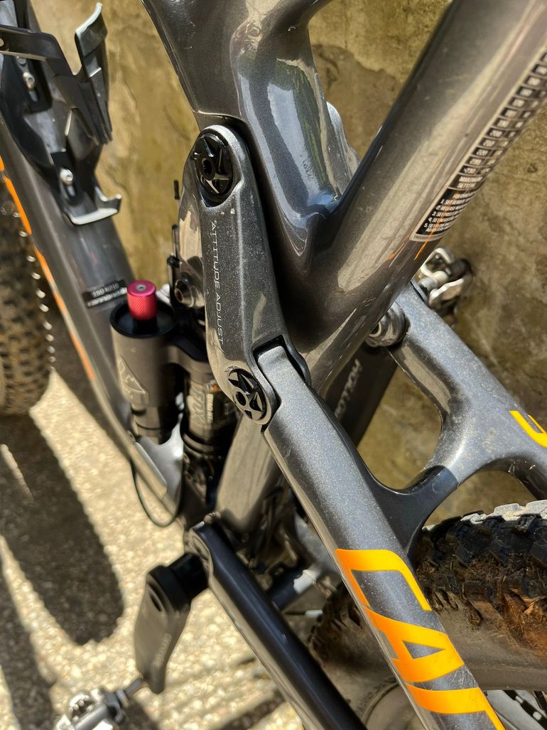 Použité Cannondale Trigger Carbon 2 2017 2017 Mountainbike — obrázek 14 z 18