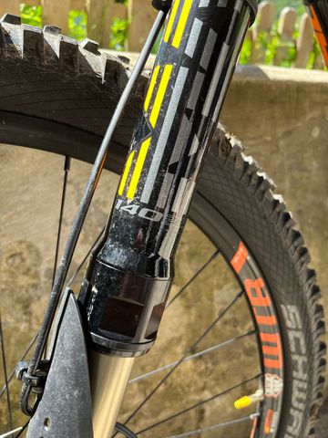 Použité Cannondale Trigger Carbon 2 2017 2017 Mountainbike — obrázek 17 z 18