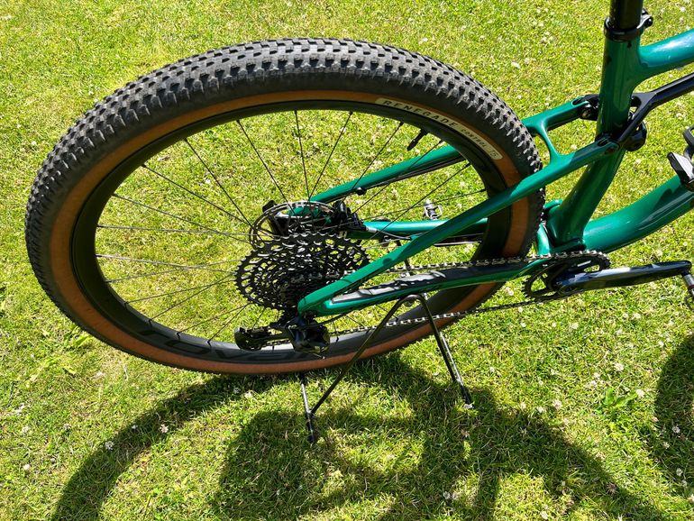 Used Specialized Epic Expert 2022 2022 Mountainbike, Green, 29 — image 3 of 5
