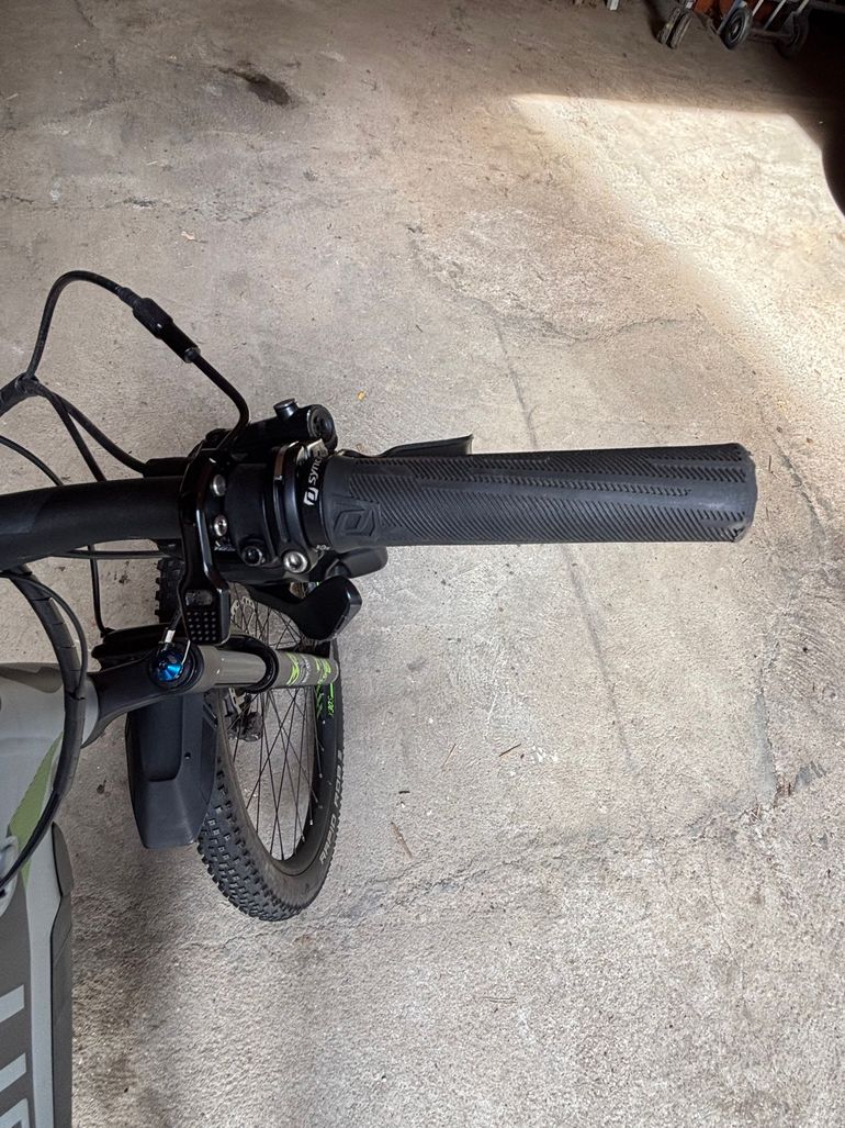 Used Scott E-Spark 730 2018 2018 Mountainbike, Light Gray, 27.5 — image 8 of 12
