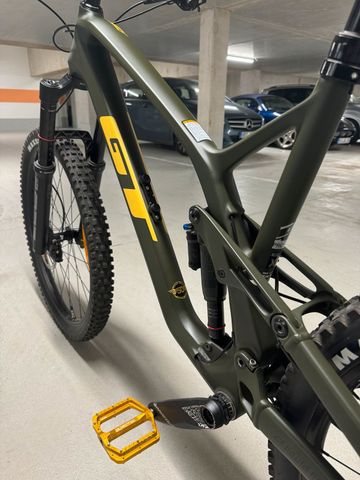 Used GT Force Carbon Pro 2021 2021 Mountainbike, Green, 29 — image 8 of 18