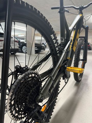 Used GT Force Carbon Pro 2021 2021 Mountainbike, Green, 29 — image 7 of 18