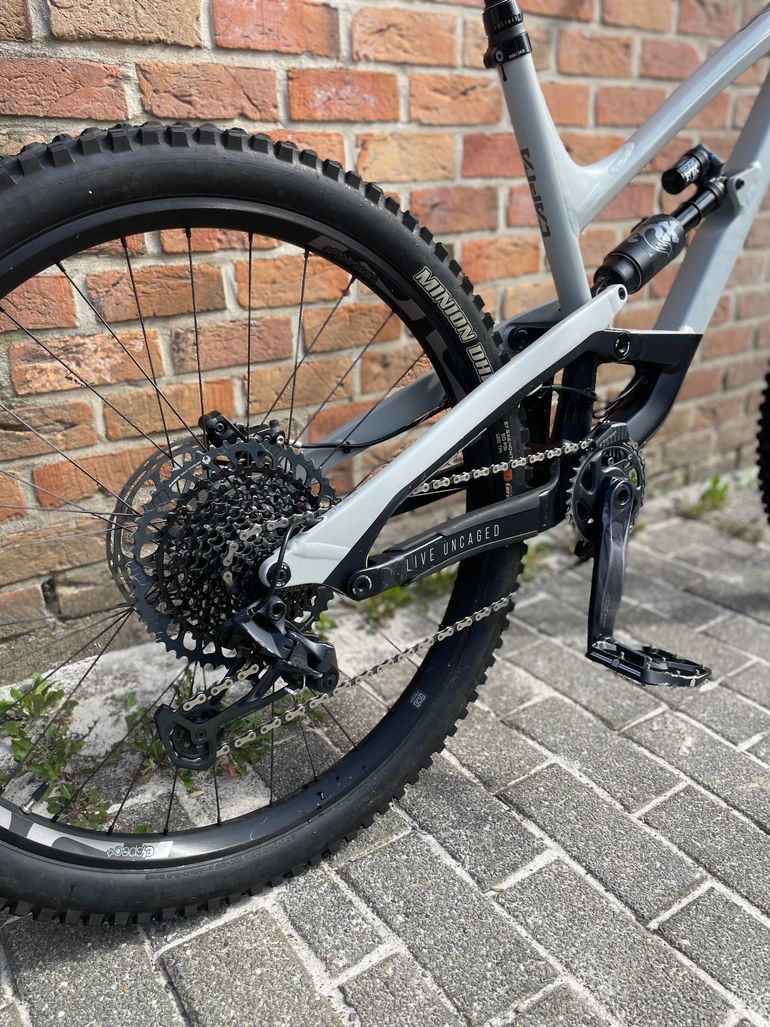Used YT Industries Capra Shred 2021 2021 Mountainbike, White, 27.5 — image 5 of 11