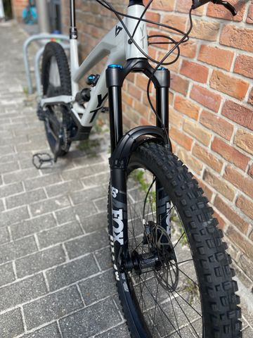 Used YT Industries Capra Shred 2021 2021 Mountainbike, White, 27.5 — image 4 of 11