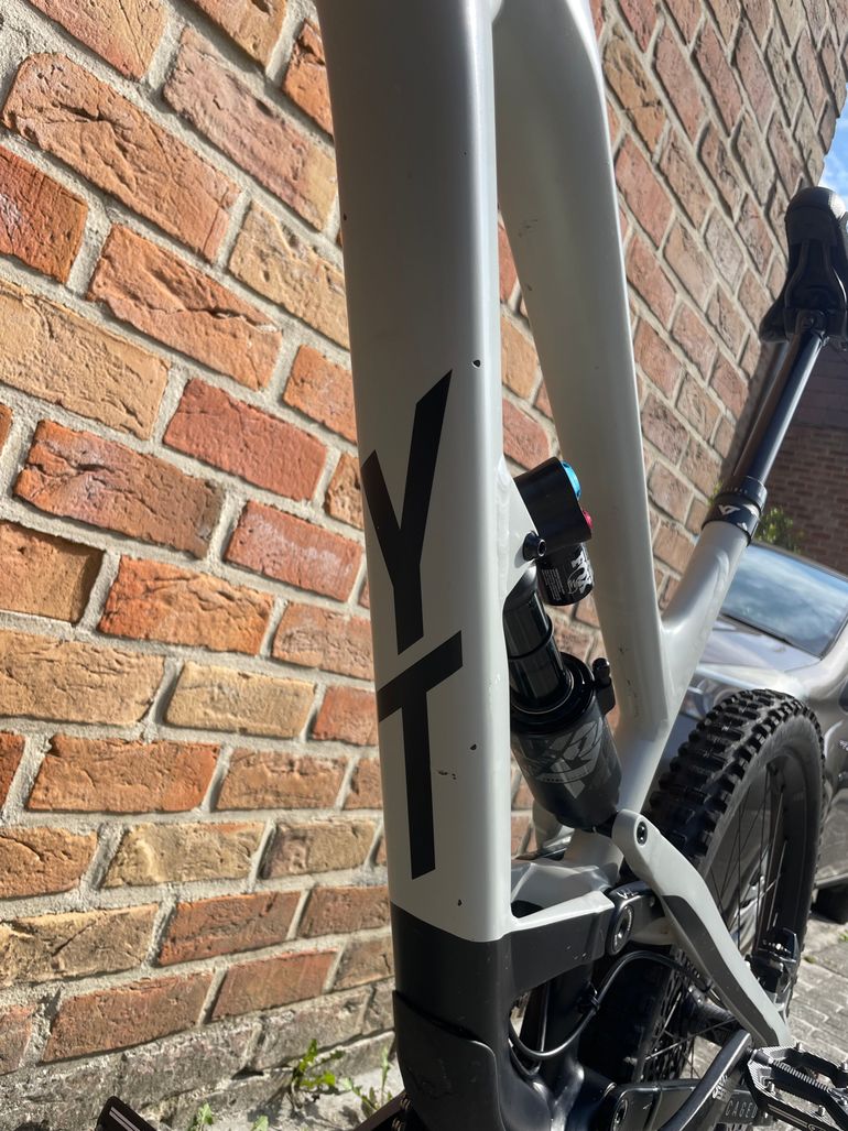 Used YT Industries Capra Shred 2021 2021 Mountainbike, White, 27.5 — image 10 of 11