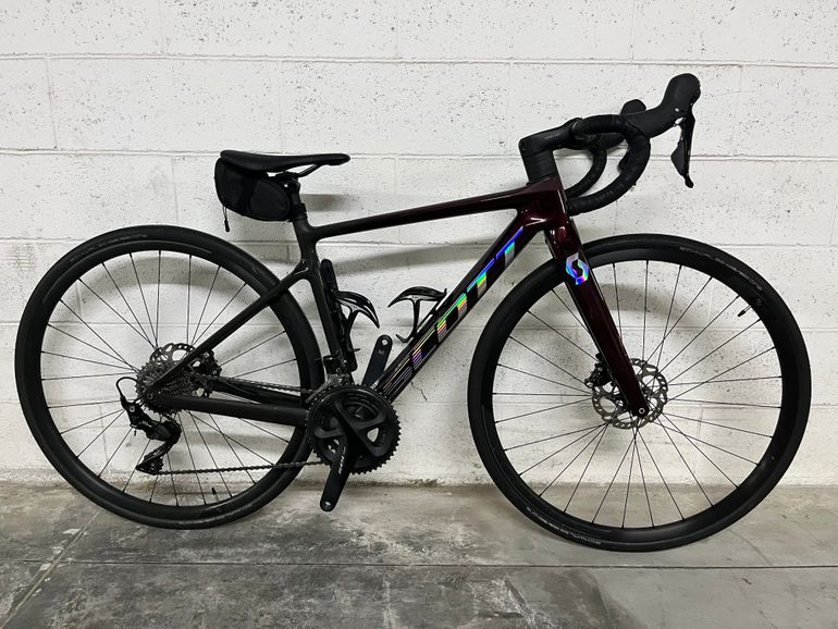Scott Addict 30 2022 2022 Road & Gravel usato, Rosso — immagine 1 di 10