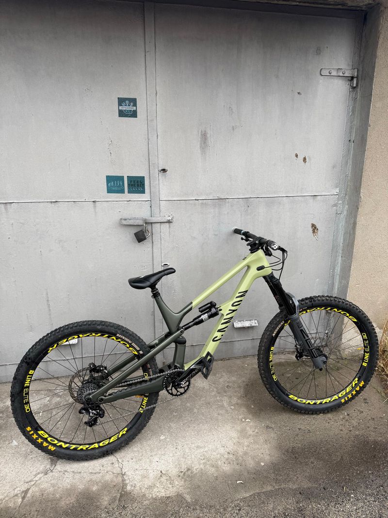 Used Canyon Spectral CF 2022 custom 2022 MTB