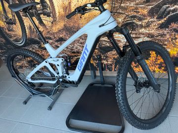 Gebrauchtes Giant Reign Advanced E+ 2 2026 2026 Mountainbike, Hellgrau, 27.5 — Bild 13 von 13
