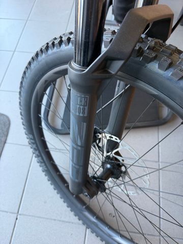 Gebrauchtes Giant Reign Advanced E+ 2 2026 2026 Mountainbike, Hellgrau, 27.5 — Bild 11 von 13