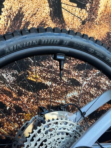 Gebrauchtes Giant Reign Advanced E+ 2 2026 2026 Mountainbike, Hellgrau, 27.5 — Bild 7 von 13