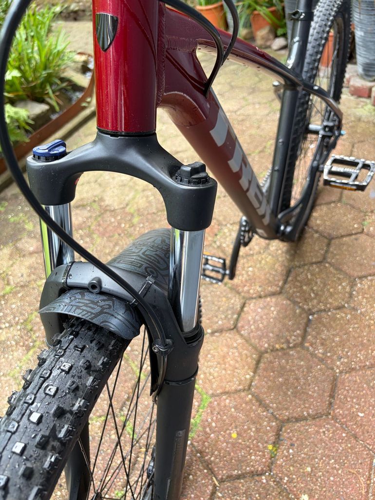 Used Trek Marlin 6 2022 2022 Mountainbike, Red, 27.5, 29 — image 15 of 16