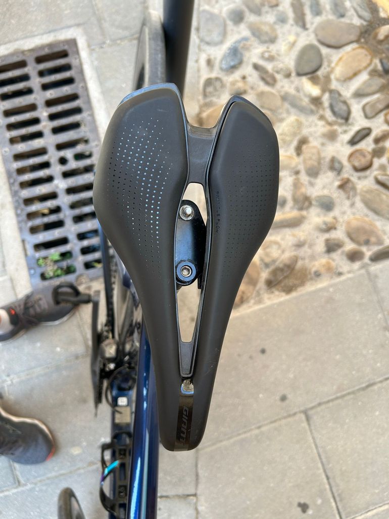 Giant Propel Advanced 1 Disc 2021 2021 Road & Gravel usato, Blu — immagine 5 di 8