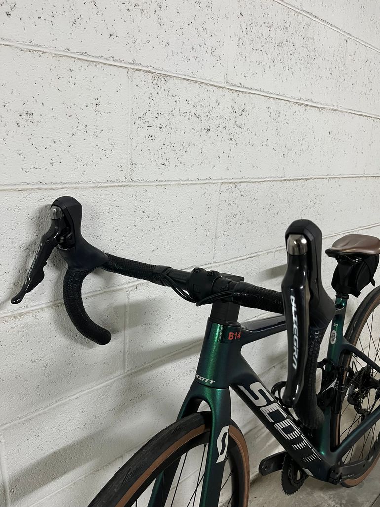 Scott Addict 20 2022 2022 Road & Gravel usato, Verde — immagine 4 di 12