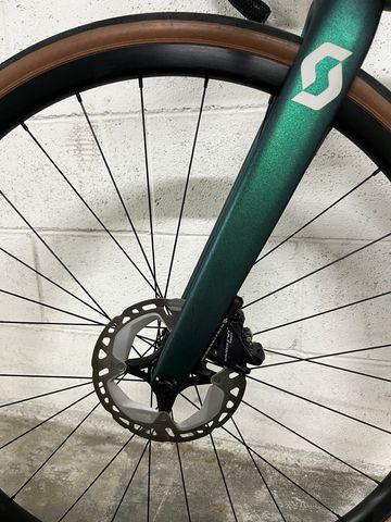 Scott Addict 20 2022 2022 Road & Gravel usato, Verde — immagine 9 di 12