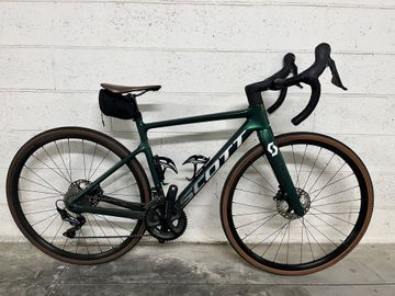 Scott Addict 20 2022 2022 Road & Gravel usato, Verde — immagine 1 di 12