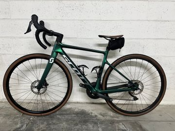 Scott Addict 20 2022 2022 Road & Gravel usato, Verde — immagine 2 di 12