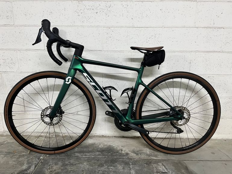 Scott Addict 20 2022 2022 Road & Gravel usato, Verde — immagine 2 di 12