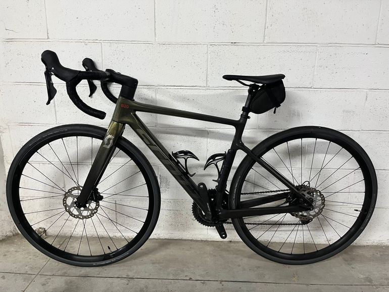 Scott Addict 30 2023 2023 Road & Gravel usato, Nero — immagine 1 di 10