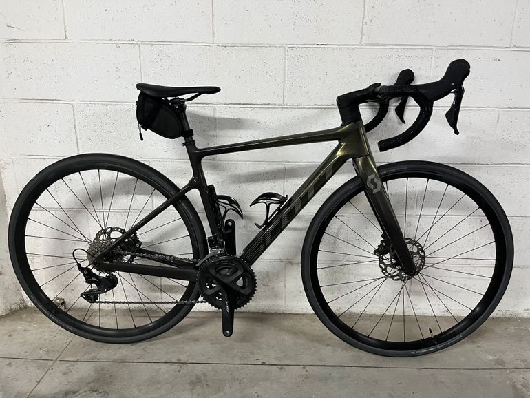 Scott Addict 30 2023 2023 Road & Gravel usato, Nero — immagine 2 di 10