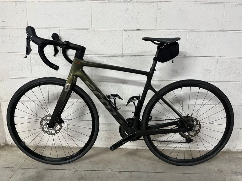 Scott Addict 30 2023 2023 Road & Gravel usato, Nero — immagine 2 di 11