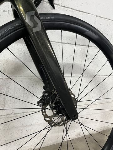 Scott Addict 30 2023 2023 Road & Gravel usato, Nero — immagine 7 di 11