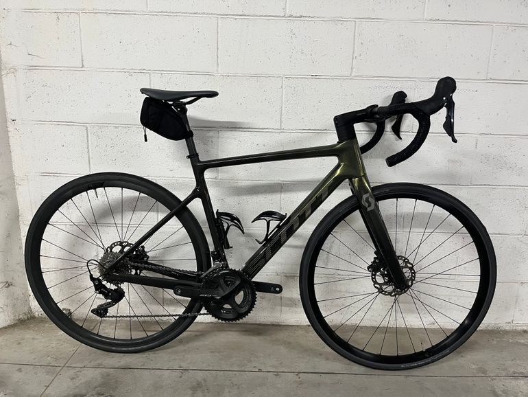 Scott Addict 30 2023 2023 Road & Gravel usato, Nero — immagine 1 di 11