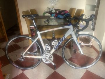 Gebrauchtes Giant Defy 1 2013 2013 Road & Gravel, Weiß — Bild 1 von 4