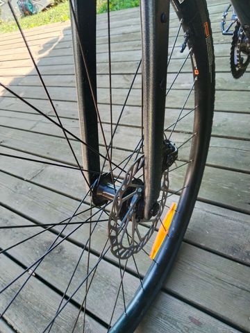 Used Giant Revolt 2 2024 2024 Road & Gravel, Red — image 5 of 5