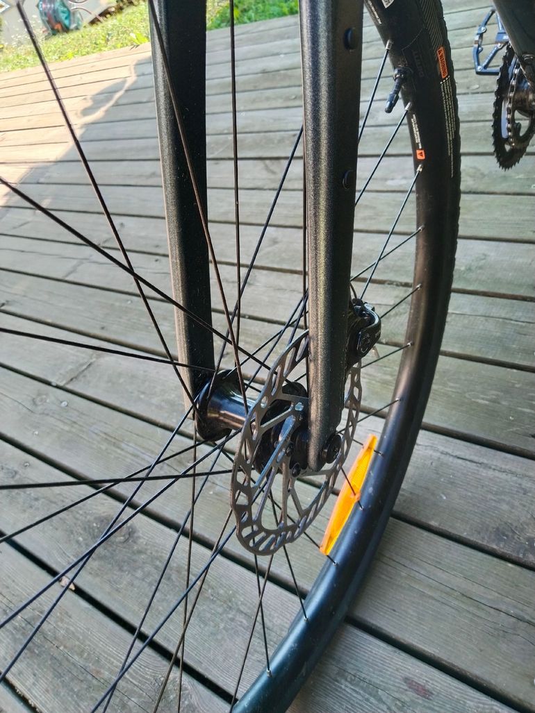 Used Giant Revolt 2 2024 2024 Road & Gravel, Red — image 5 of 5