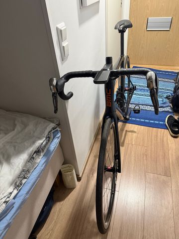 Used BMC Roadmachine Shimano Ultegra Di2 2018 Road & Gravel, Black — image 4 of 10