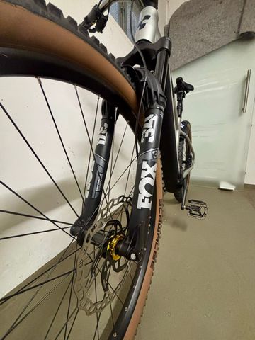 Cube Reaction Hybrid 750 slx 2023 Mountainbike usato, Grigio chiaro — immagine 5 di 7